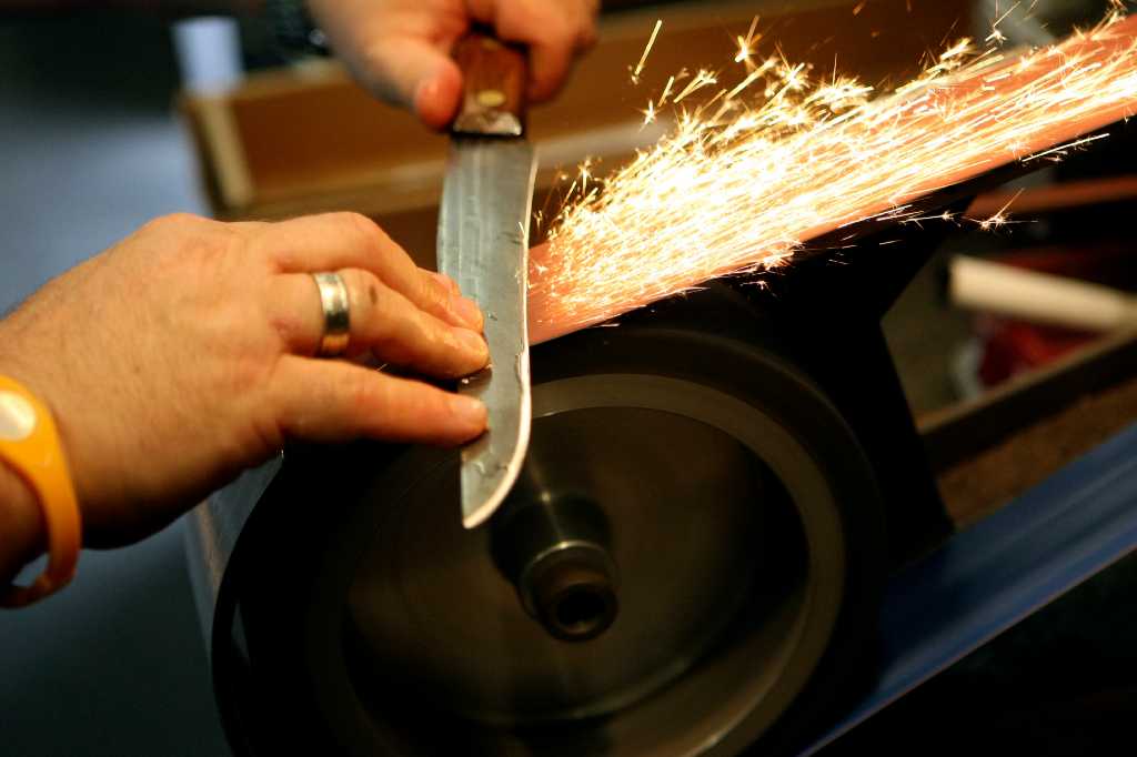 At Munno Para Shoe Repairs, we offer professional knife and blade sharpening services to keep your tools razor-sharp and ready to use.
